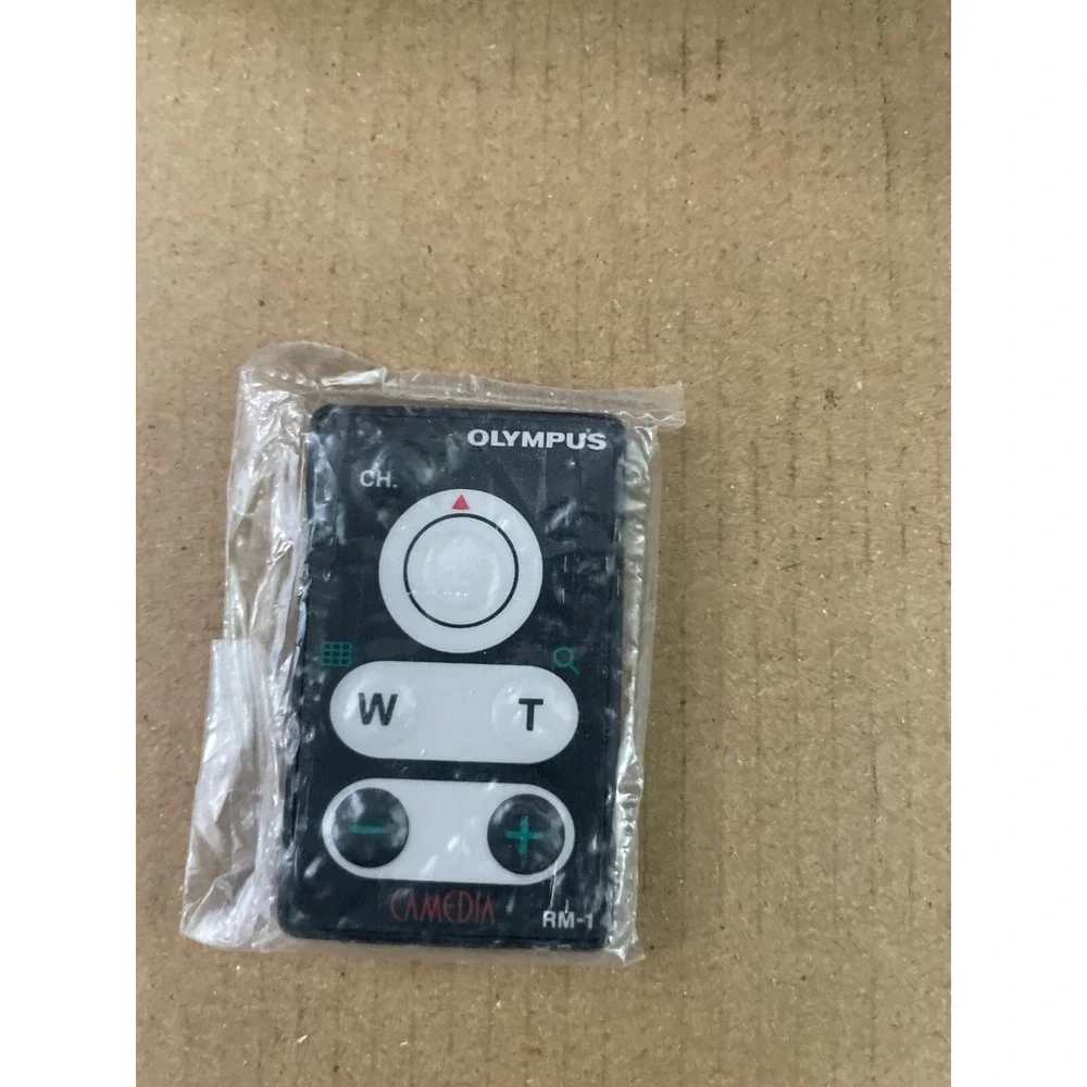 Olympus Camedia C-3030 Zoom Digital Camera Black Bundle 64MB Remote